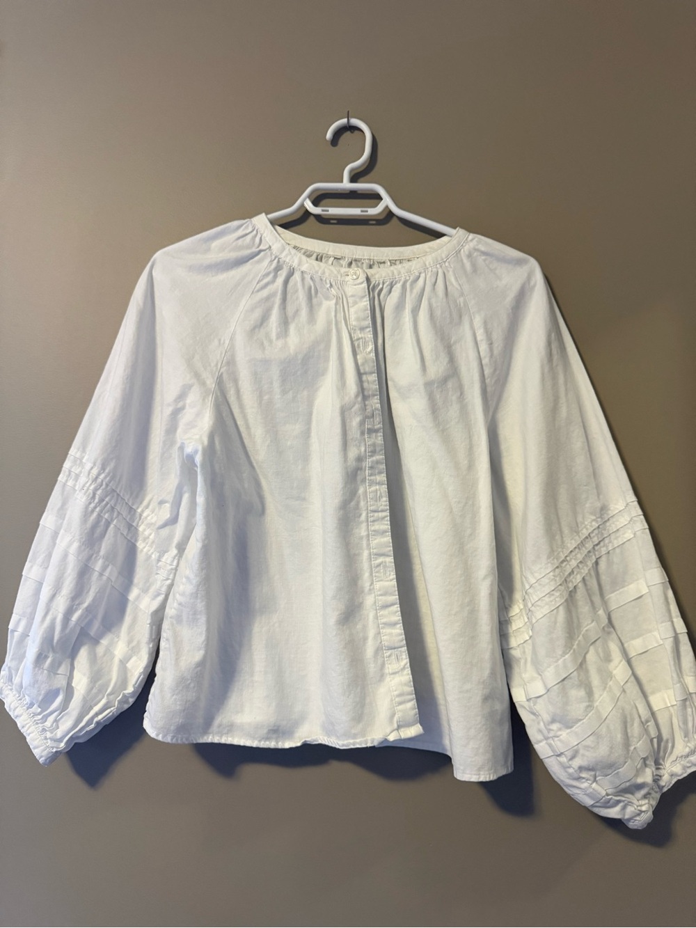 Levi’s White ballon sleeve blouse